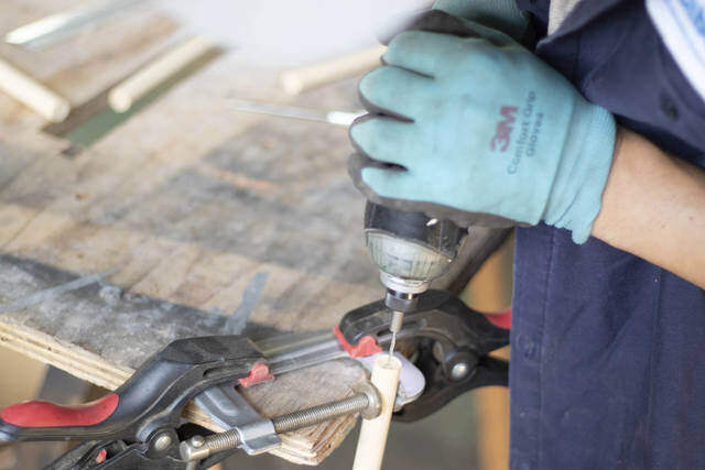 ブラケットいらずで突っ張れる!?デッドスペースを解消するウォールラック