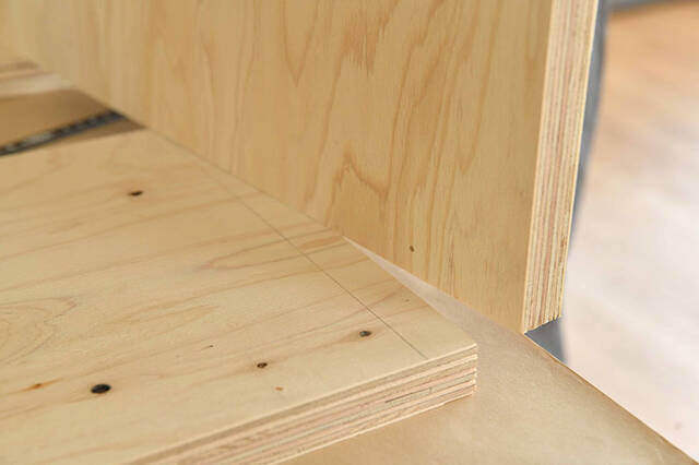 畳んで収納、開いてカフェに!収納力も抜群な移動式バタフライテーブルをDIY