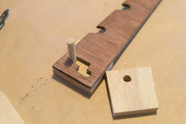 材料費0円の名作が誕生!来客時に壁から飛び出す魔法のハンガーフックをDIY