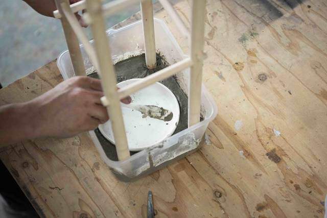 丸棒×セメントで作るDIY傘立て!自宅の玄関サイズにオーダーメイド