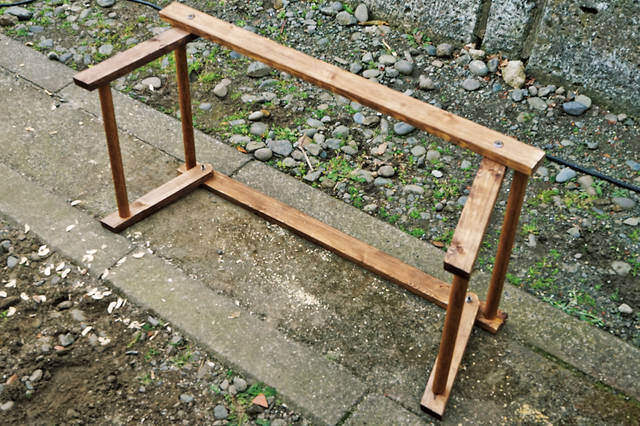 持ち運びも簡単なキャンプの味方!フォールディングテーブルをDIY!