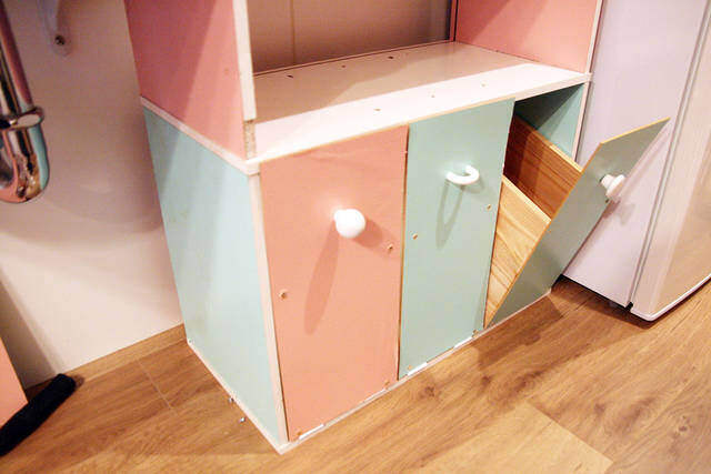 カラーボックスリメイクでキッチン台をDIY!見た目も使いやすさも◎