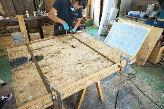 もっと自由に間取りを仕切る!古材とベルトで作るDIYパーテーション