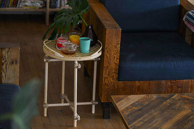 園芸コーナーにもDIYのヒントあり!“クロスクリップ”を使ったアジアンなサイドテーブル