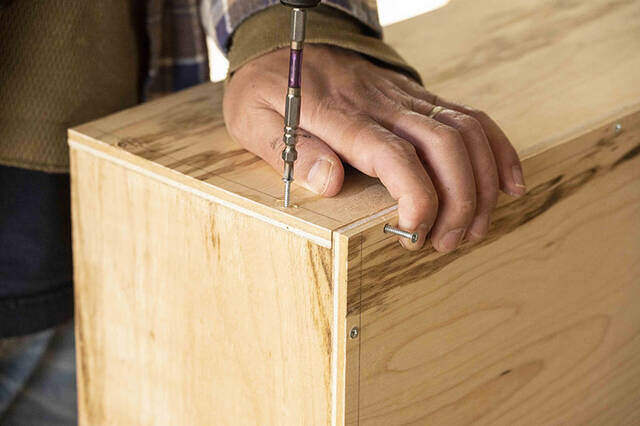 まるで“木製テトリス”!階段を活用したステアボックスをDIY