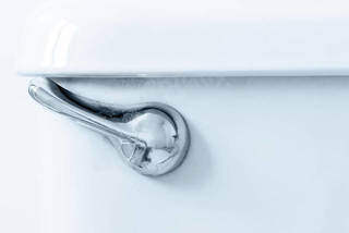 トイレレバーの交換や修理は自分でできる？レバーの交換方法と目安の費用 | DIYer(s)│リノベと暮らしとDIY。