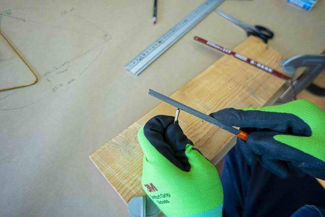 2本の真鍮で作る洒落顔DIY!インテリアを選ばず映えるプラントハンガー