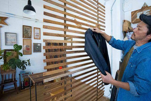 もっと自由に間取りを仕切る！古材とベルトで作るDIYパーテーション