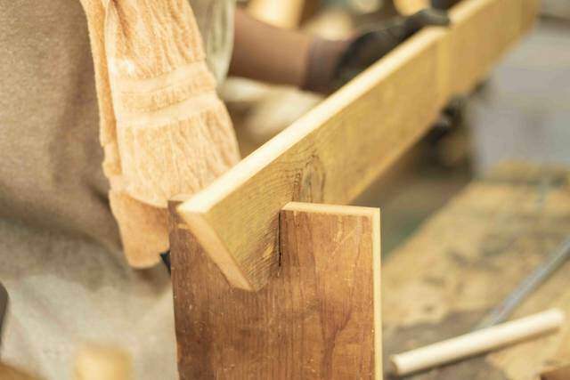 たった4枚の板でベンチが完成！侘び寂びを感じる和モダン家具