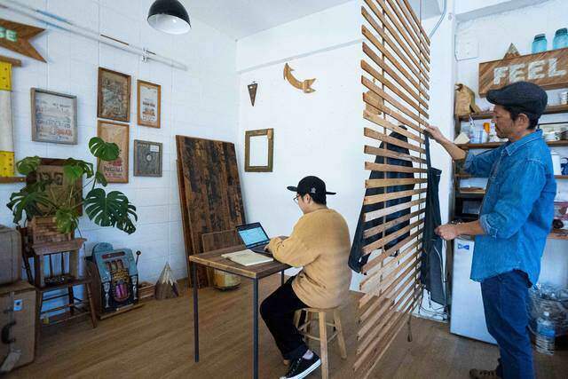 もっと自由に間取りを仕切る！古材とベルトで作るDIYパーテーション