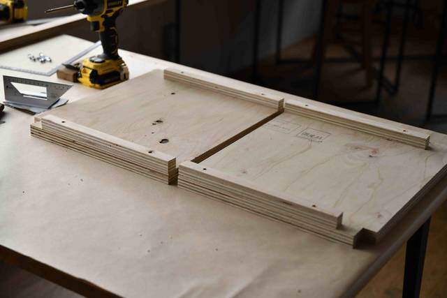 コードのゴチャつきスッキリ解決！収納上手なテレビ台をDIY！