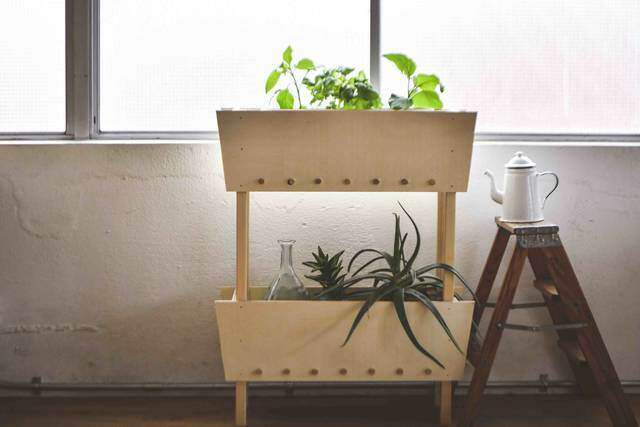 ベランダをもっと楽しもう!2段プランターラックをDIY。