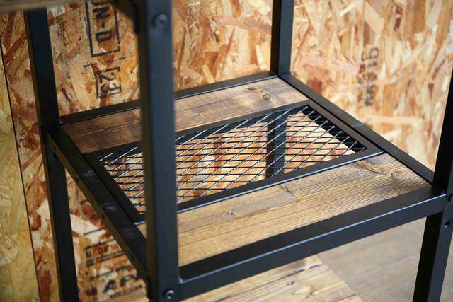 2×4材を載せたら即・完成！レイアウト自在なアイアンシェルフIQ！