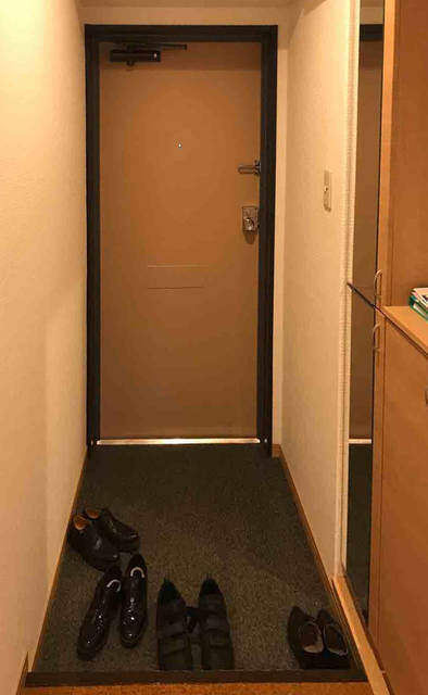 見せる収納は家計にも優しい!? コンテナ使いが巧みなキャンパーリノベ部屋