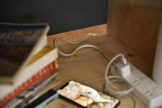 コードのゴチャつきスッキリ解決！収納上手なテレビ台をDIY！