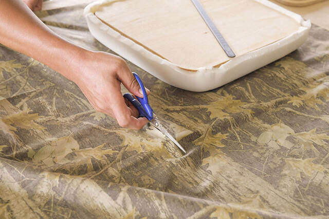 足を上げると気分もアガる!トランクカーゴが贅沢オットマンに変身するDIY