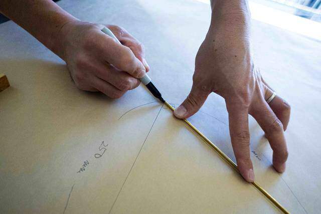 2本の真鍮で作る洒落顔DIY!インテリアを選ばず映えるプラントハンガー