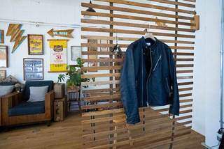 もっと自由に間取りを仕切る！古材とベルトで作るDIYパーテーション | カシワバラさんの暮らし。