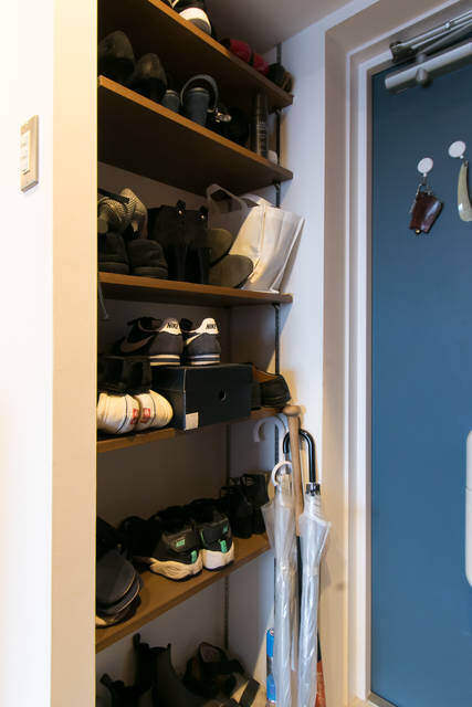 異国のホテル感を演出するのはタイル床！シックな雰囲気にこだわり抜いたリノベ部屋