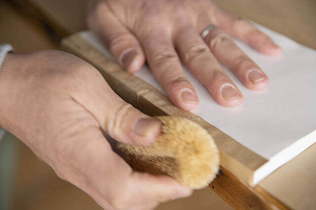 紙袋に新たな命を。お気に入りデザインでオリジナルノートDIY