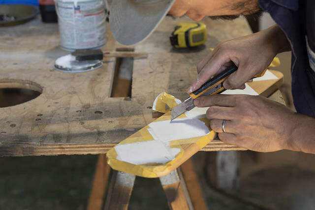 ブラケットいらずで突っ張れる!?デッドスペースを解消するウォールラック