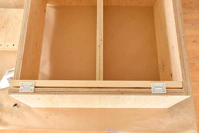 畳んで収納、開いてカフェに!収納力も抜群な移動式バタフライテーブルをDIY