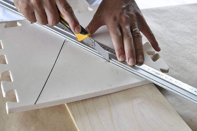 材料費は¥1000でOK。使い終わったマットで個性派ドリッパースタンドをDIY