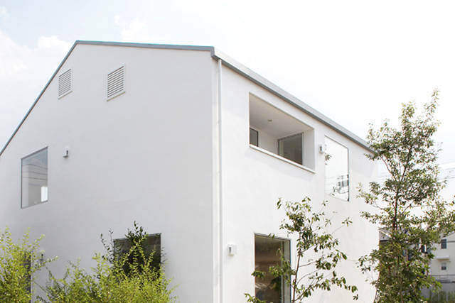 切り取る景色がインテリア。たっぷりの自然光で優しく照らす『窓の家』。