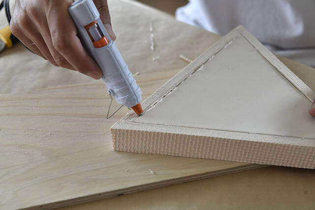 材料費は¥1000でOK。使い終わったマットで個性派ドリッパースタンドをDIY