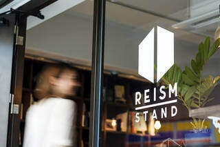 REISM STAND