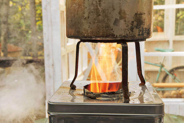 一斗缶&薪ストーブ用煙突で簡易型ロケットストーブを作る