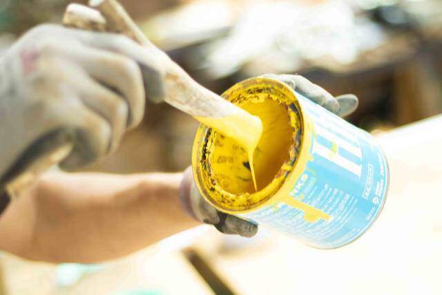 枯れ枝だって立派な木材!低予算でオシャレな壁掛けフックが完成!