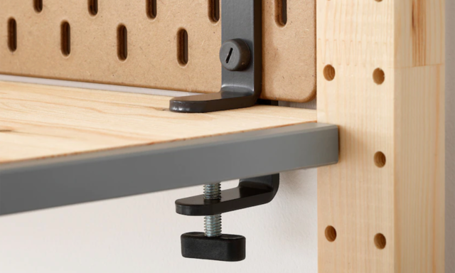 2枚の板がここまで化ける！“IKEAクランプ”を使った超簡単な壁掛けラックDIY