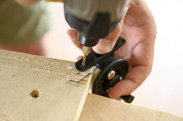 釣り用品の思わぬ活用法!?憧れの壁付けアームライトをDIY