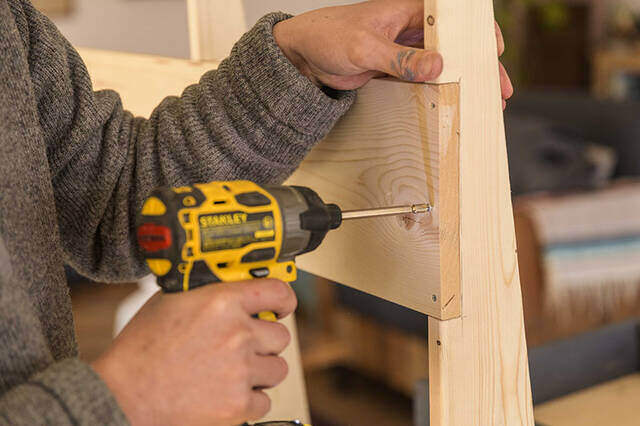 “歩くディスプレイ”なら模様替えし放題!機能性◎な開閉式ワゴンラックをDIY