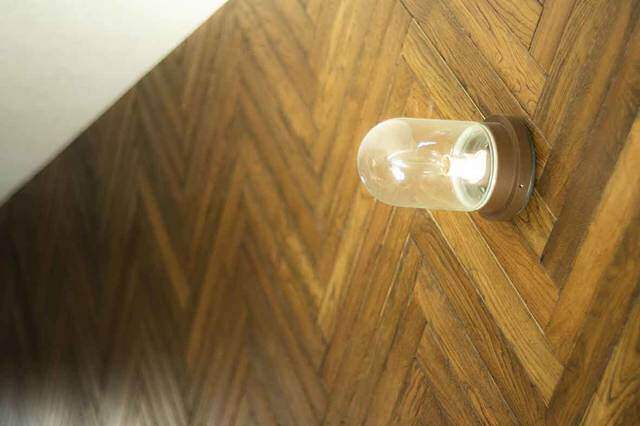 古材とエイジングで作るインテリア。アメリカを感じるキューブハウス