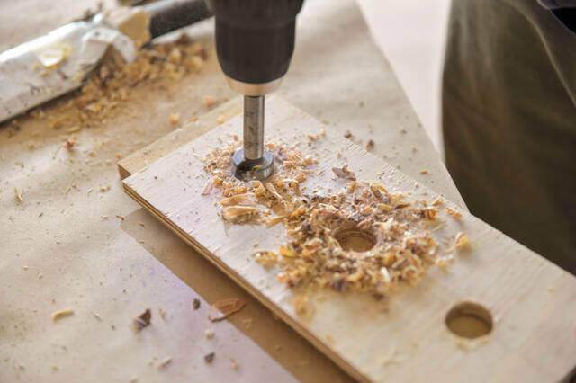 材料たった2つで玄関を格上げ!小物も吊るせる“多目的傘かけ”をDIY