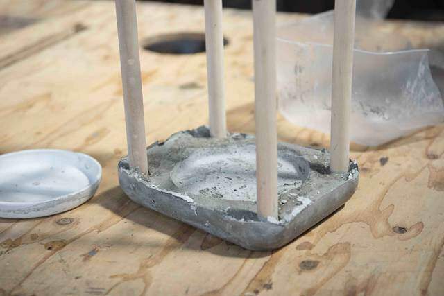 丸棒×セメントで作るDIY傘立て!自宅の玄関サイズにオーダーメイド