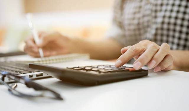 憧れの壁掛けテレビ!工事費用の目安と最適な高さを解説