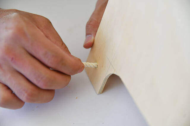 この変形にロマンがある!“パタっ”と畳めて“ガバっ”と広がるサイドテーブルをDIY