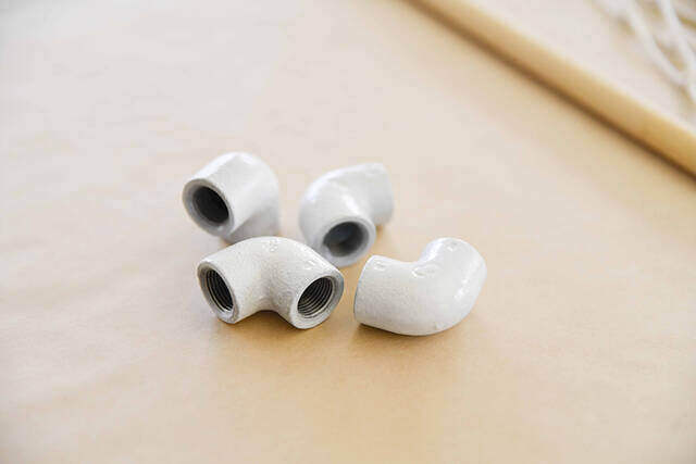 収納難民大歓喜!!コンパクト&便利な壁面収納を“アレ”で作る!