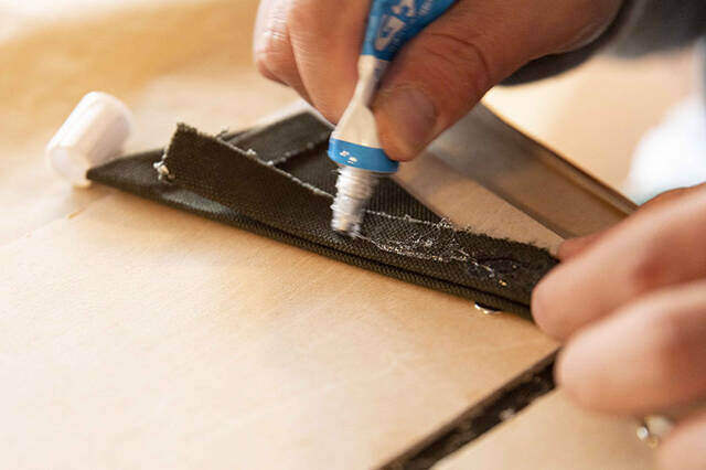 “斜め収納”がクセになる!開閉可能なミニマル収納棚をDIY