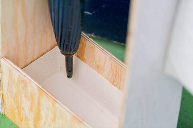 材料たった2つで玄関を格上げ!小物も吊るせる“多目的傘かけ”をDIY