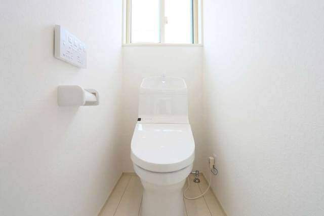 トイレにエアコンは設置できる？工事不要、くつろぎ空間の作り方