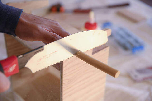 机や棚に“ちょい足し”DIY!?欲しい所に欲しい物を置ける超・便利レシピが登場