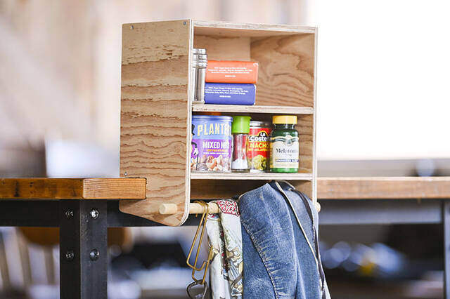 机や棚に“ちょい足し”DIY!?欲しい所に欲しい物を置ける超・便利レシピが登場