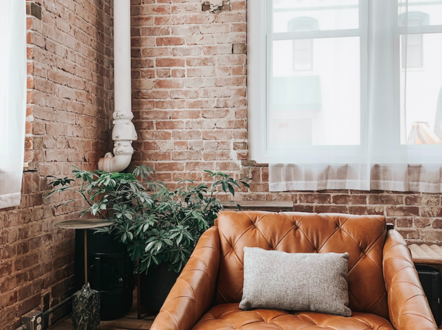 レンガ調壁紙でイメチェン!色やデザインでお部屋はどう変わる?