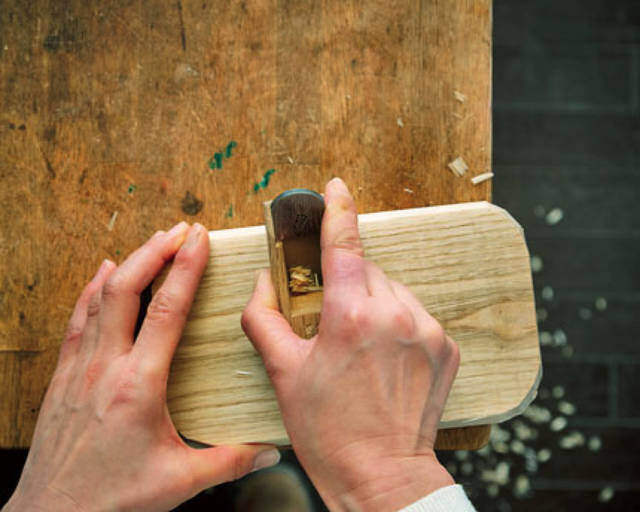 小物をポンと置けばグッと小粋に!!江戸時代から愛される木工トレイをDIY