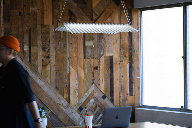 完成までたったの3ステップ！アジアを感じる“トタン屋根ランプ”をDIY