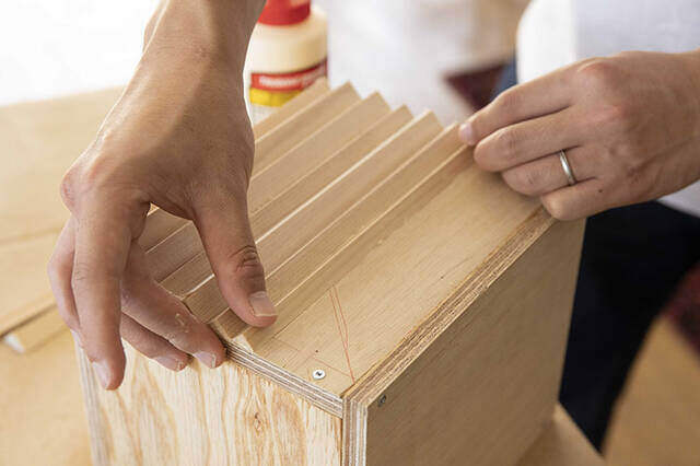 植物をインテリアへ変える。陰影が美しいプランターカバーをDIY